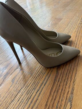 Sam Edelman Pointed Toe High Heel Pumps in Taupe